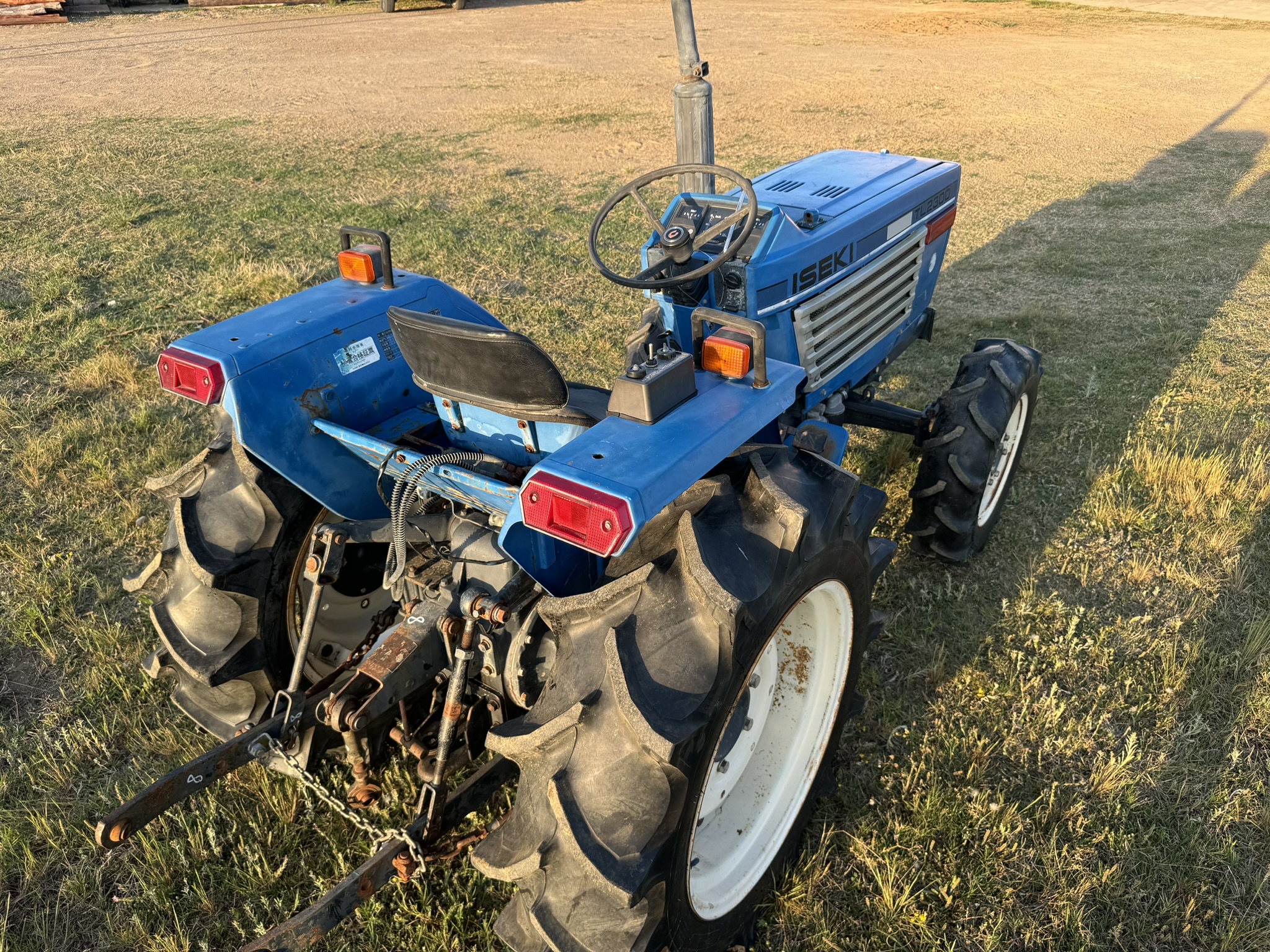 TRACTOR ISEKI - TL 2300 - 25HP 4x4 - 1600 hrs.