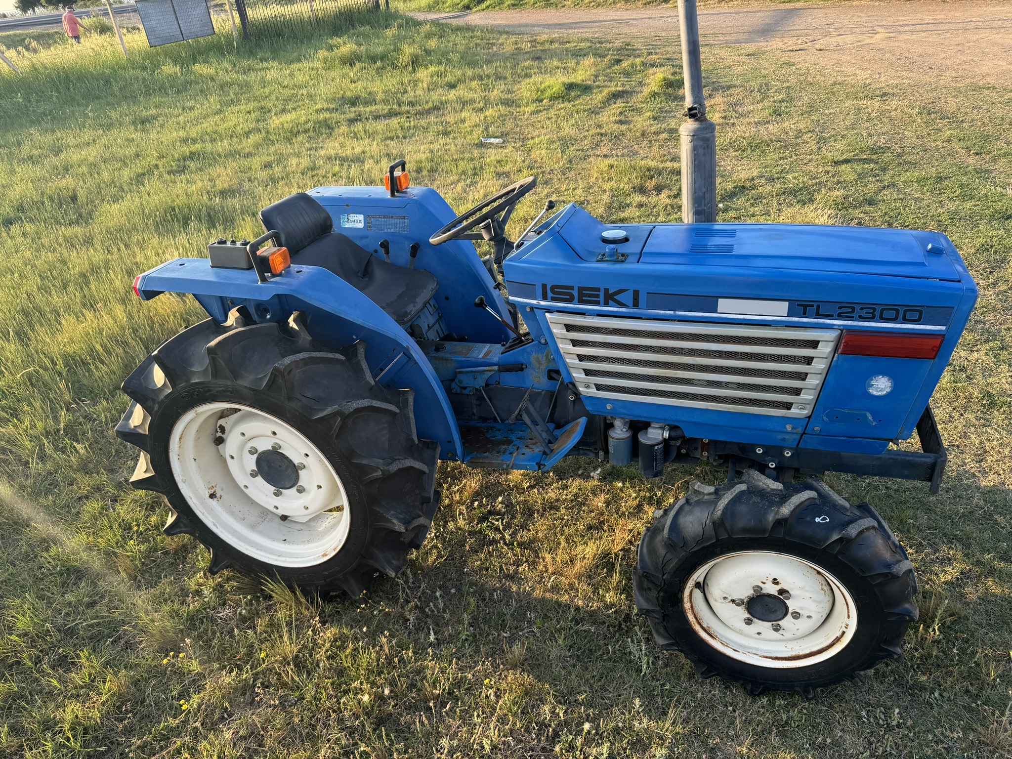 TRACTOR ISEKI - TL 2300 - 25HP 4x4 - 1600 hrs.