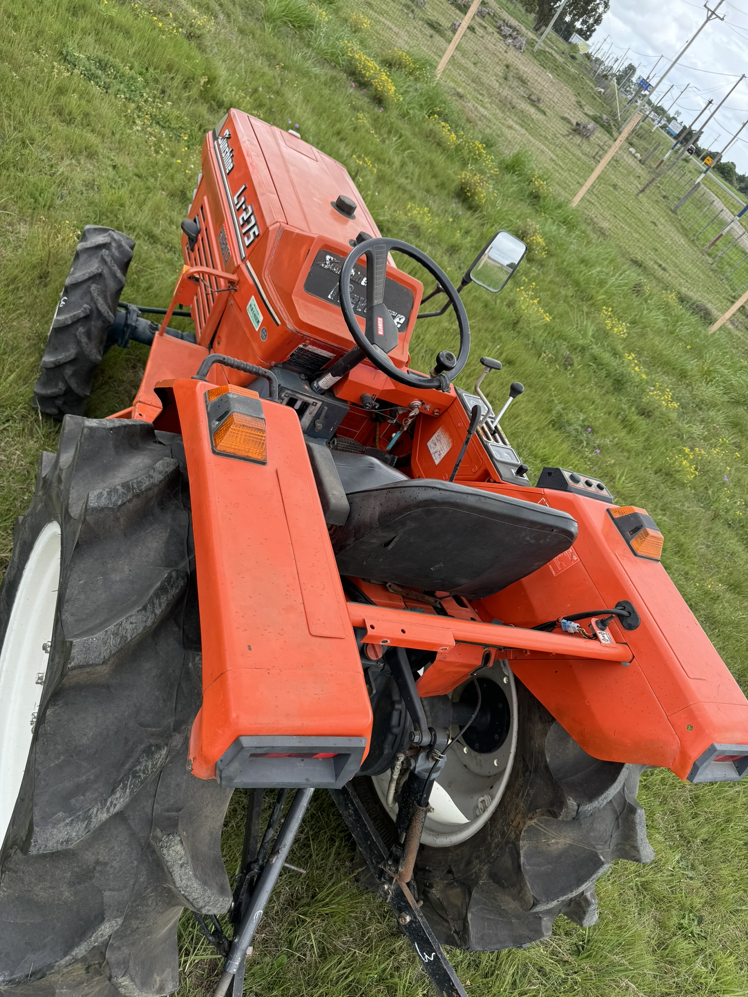 TRACTOR KUBOTA SUNSHINE L1-275 - 30HP