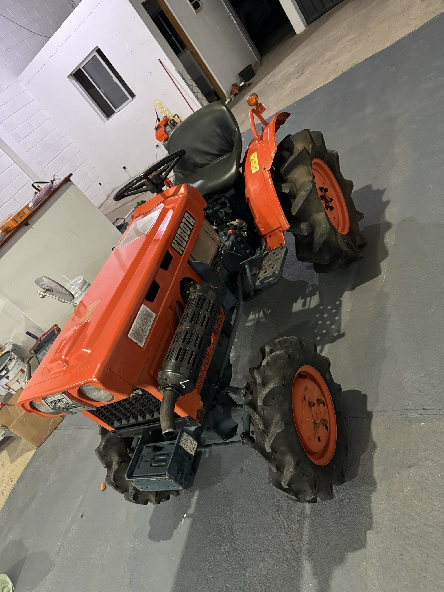 TRACTOR KUBOTA - B7001 - 4x4