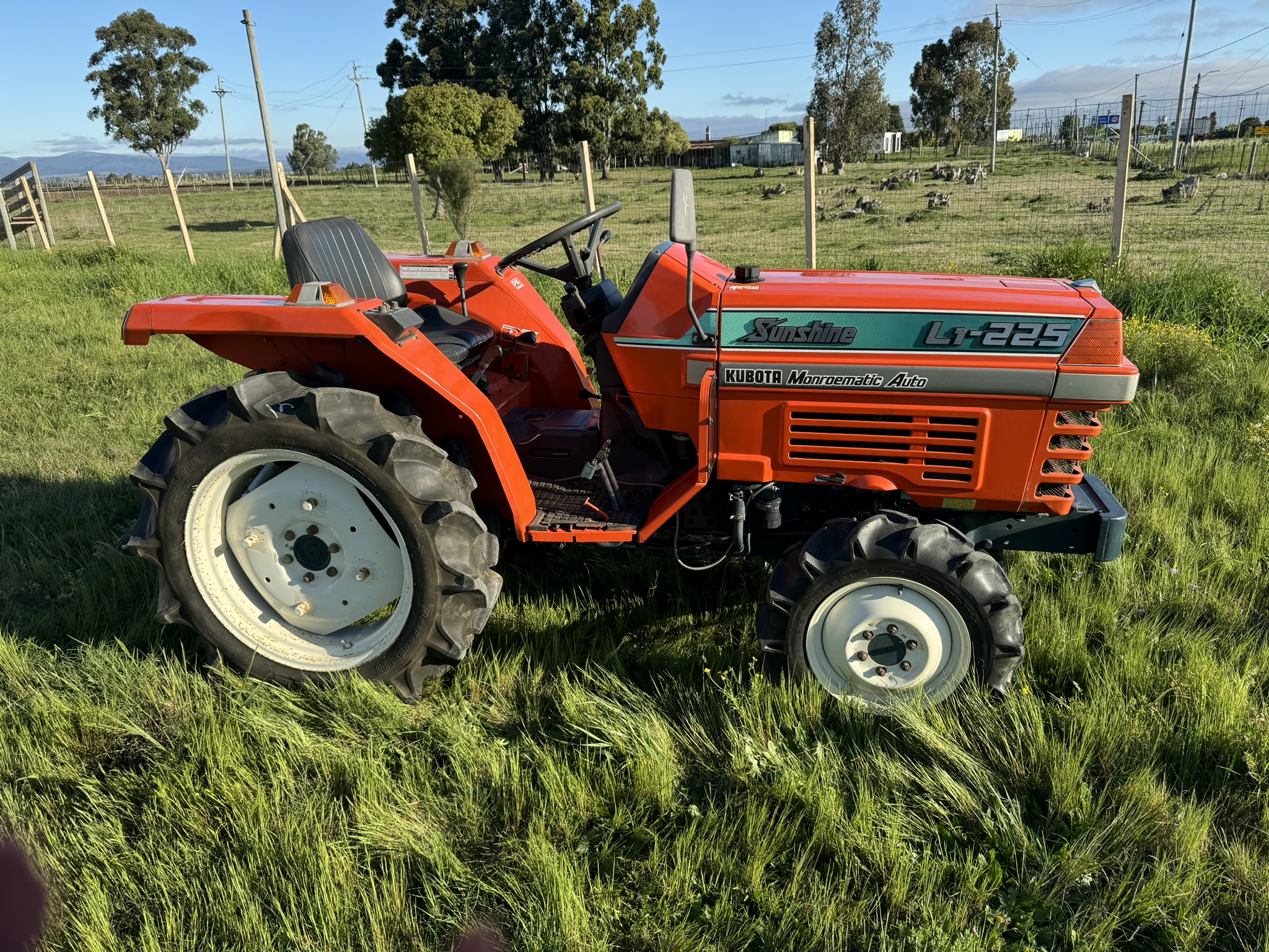 TRACTOR KUBOTA SUNSHINE L1-225 - 27HP