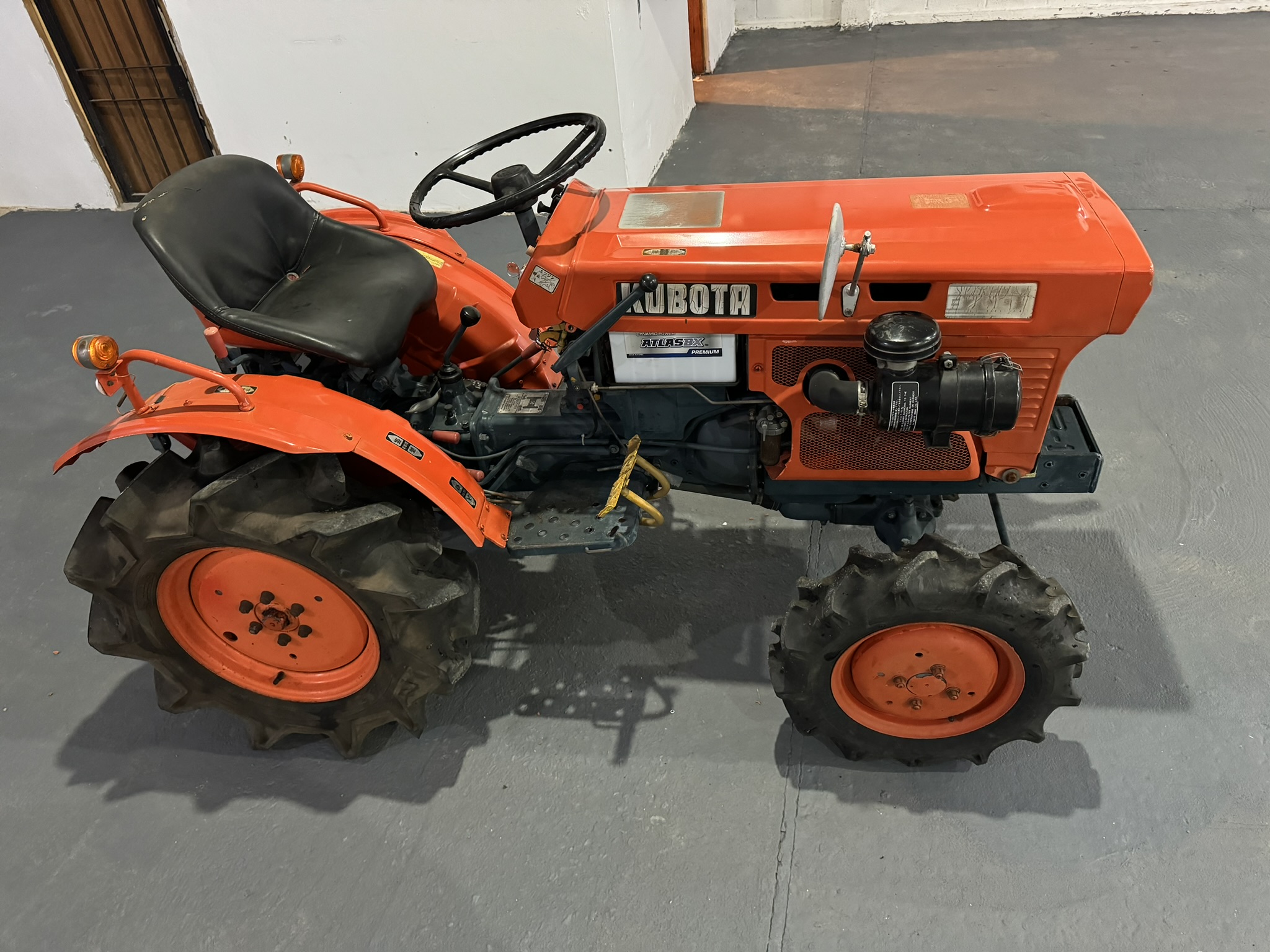 TRACTOR KUBOTA - B7001 - 4x4